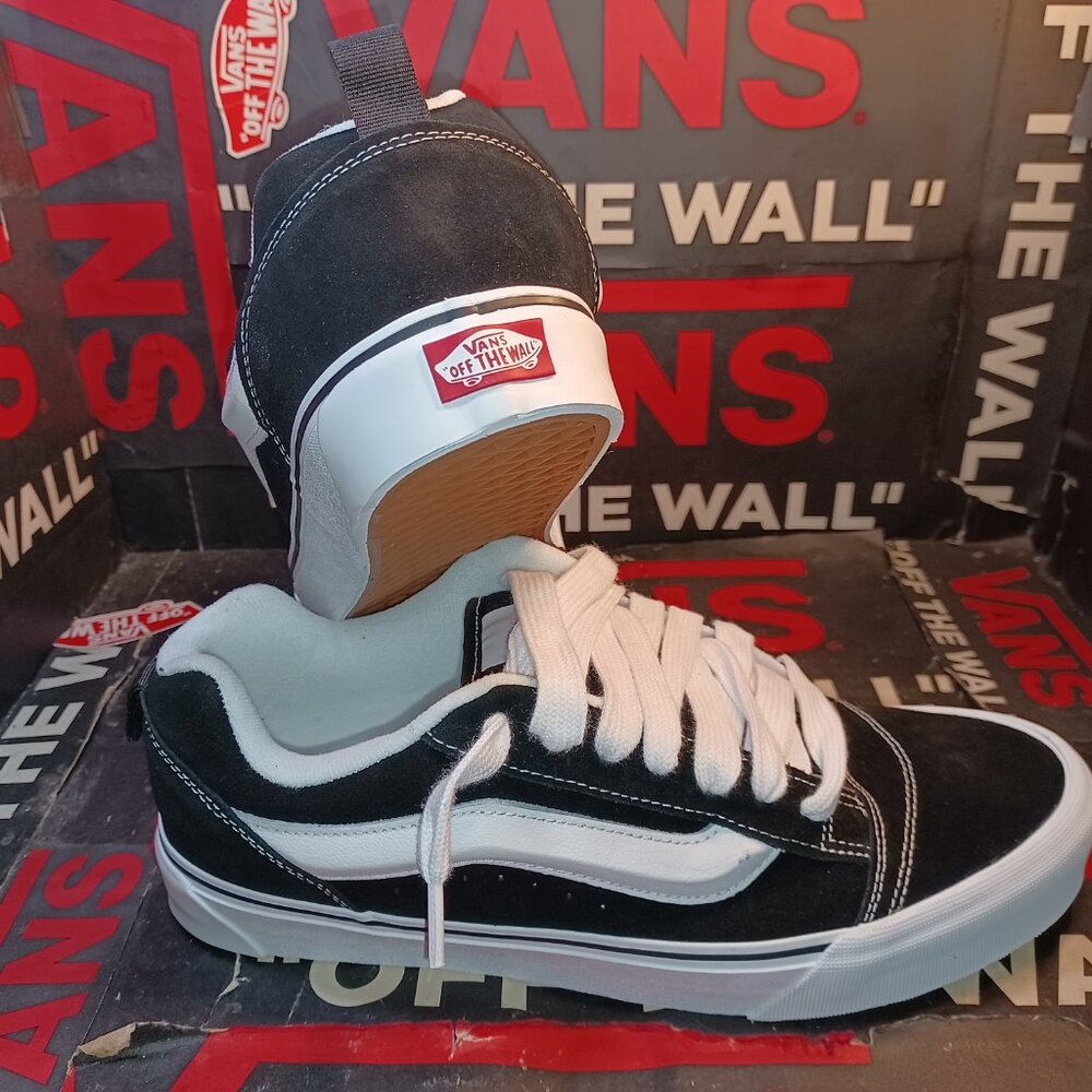 Vans Men's U.S.16 Knu Skool Skate Black/True White Classic VN0009QC6BT